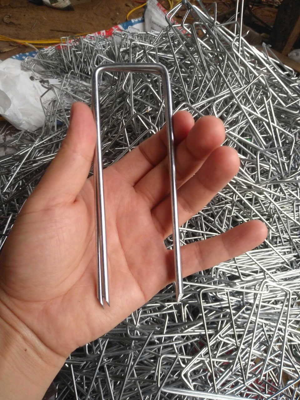 Ghim thép chữ U cố định cỏ sân golf - U pins/Turf Staples